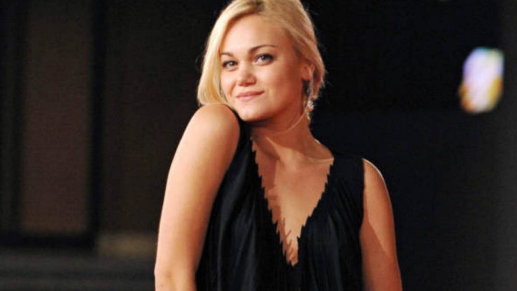 Romina Carrisi si mostra in topless: lo scatto senza veli