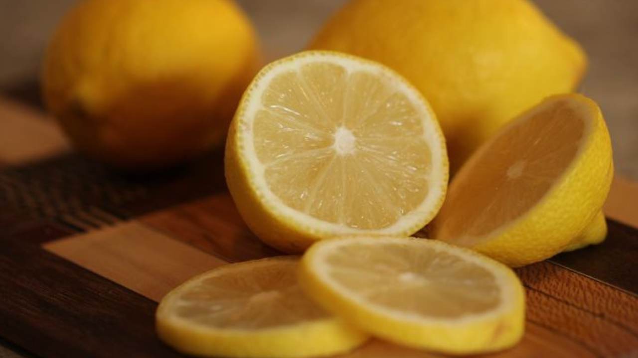 limoni forno pulizia