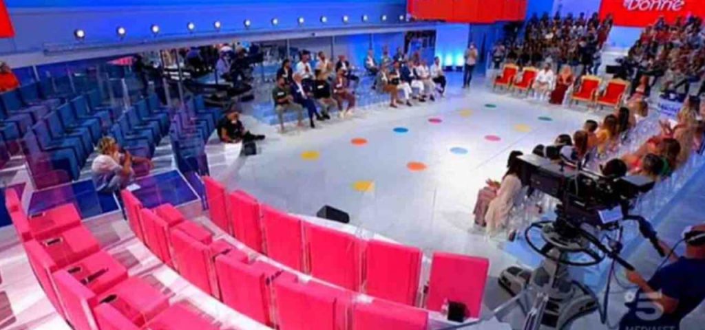 “Uomini e Donne”: una notte in ospedale per uno dei tronisti