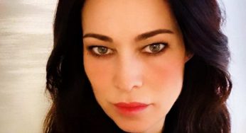 Manuela Arcuri, la sexy buonanotte ai fan in lingerie: è boom di like