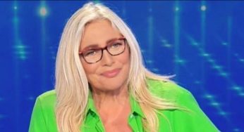 Domenica In, Maria Venier tocca proprio lì Biagio Antonacci: “Stai messo bene”