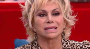 Gf Vip, Carmen Russo cade in diretta: caos in studio | Il VIDEO