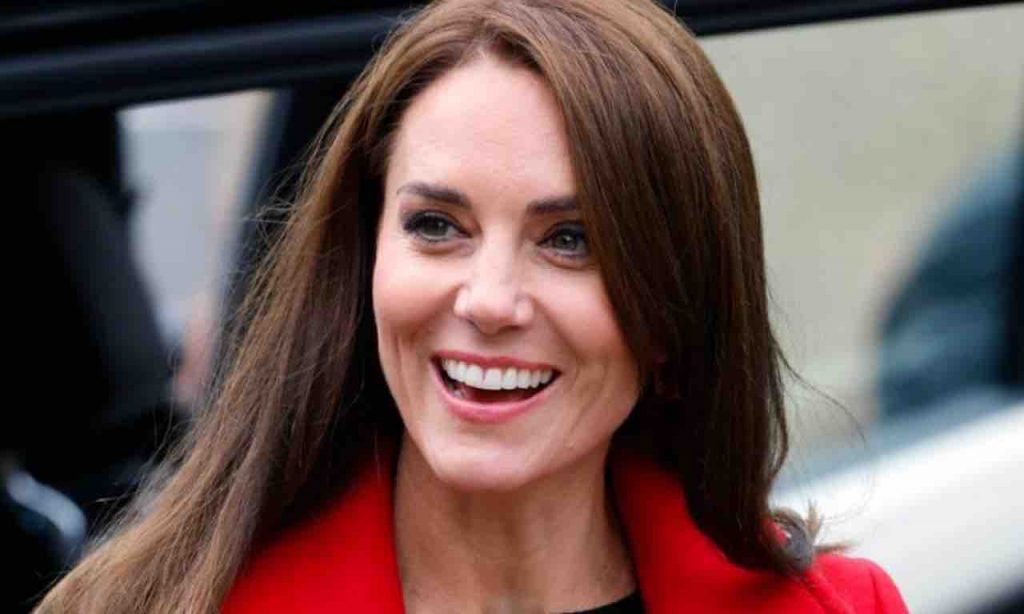 Kate Middleton opta per il giallo e incanta tutti: outfit pazzesco per la Principessa del Galles