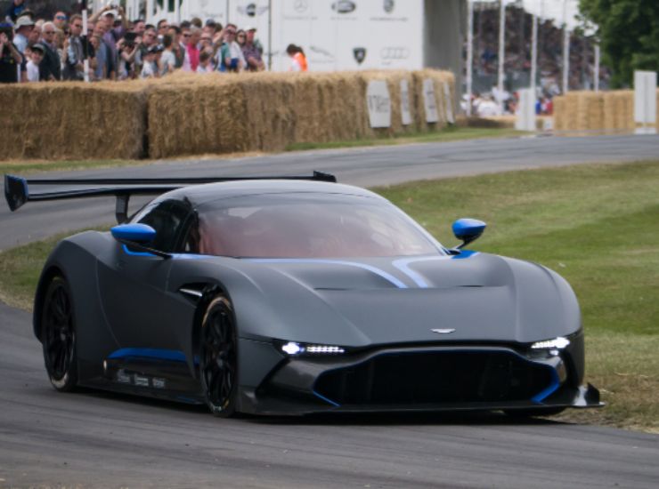 Aston Martin Vulcan, in regalo con l'appartamento